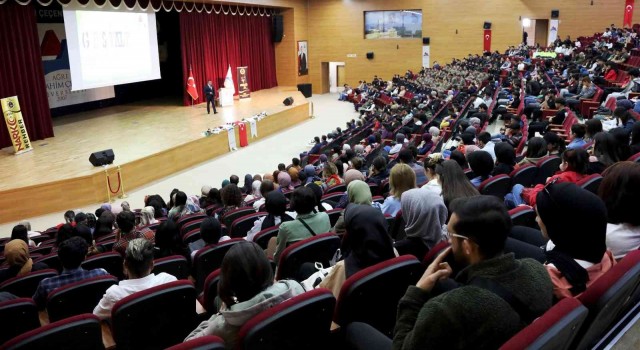 AİÇÜde uyuşturucu ile mücadele ve farkındalık konferansı gerçekleştirildi