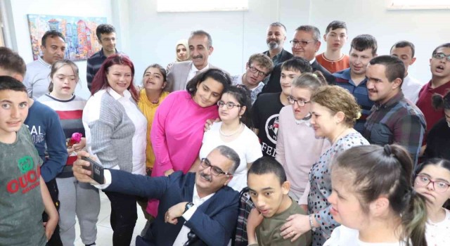 AK Parti Çorum İl Başkanı Ahlatcıdan özel çocuklara ziyaret