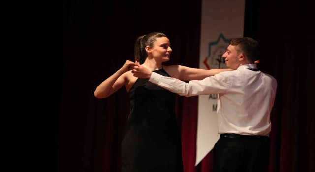 Aliağada özel öğrencilerin performansı alkış aldı