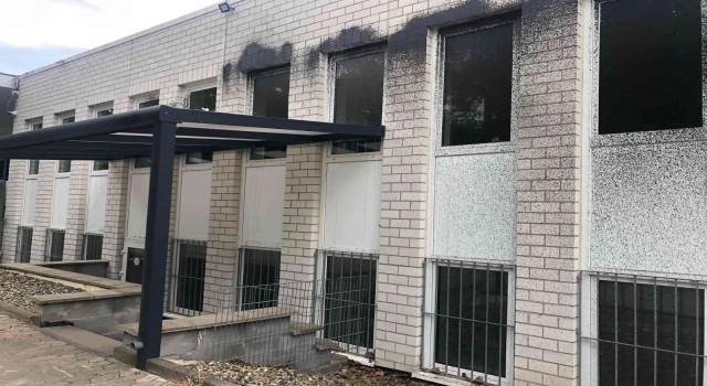 Almanyada camiye boyalı saldırı