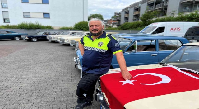 Almanyadaki Türklerden nostaljik araç konvoyu