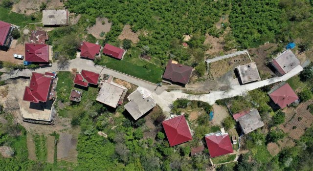 Altınorduda iki mahalle daha beton yol konforuna kavuştu