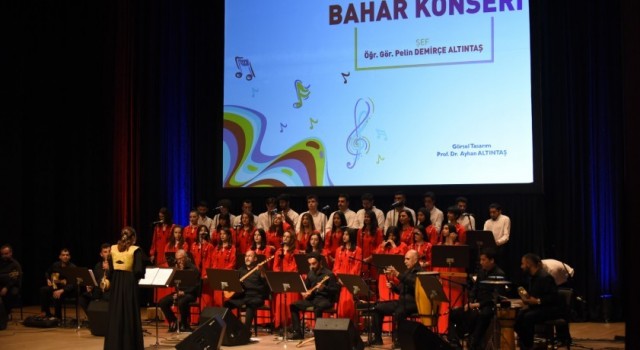 Anadolu Üniversitesinde öğrencilerin bahar konseri
