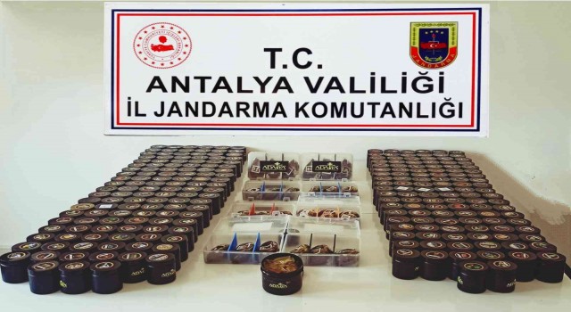 Antalyada 268 paket kaçak nargile tütünü ele geçirildi