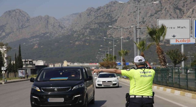 Antalyada 670 personelle Türkiye Güven Huzur Uygulaması