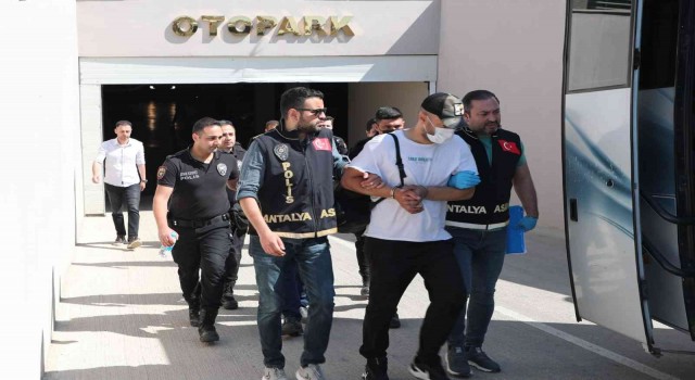 Antalyada çeşitli suçlardan aranan 60 kişi yakalandı