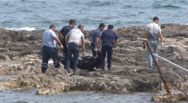 Antalyada deniz kenarındaki kayalık alanda ceset bulundu