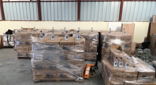 Antalyada depoya yapılan baskında 11 bin litre kaçak içki ele geçirildi