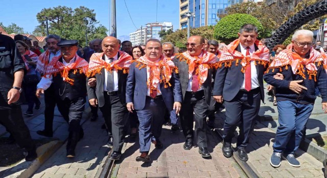 Antalyada Uluslararası Antalya Yörük Türkmen Festivali yörük göçü ile başladı