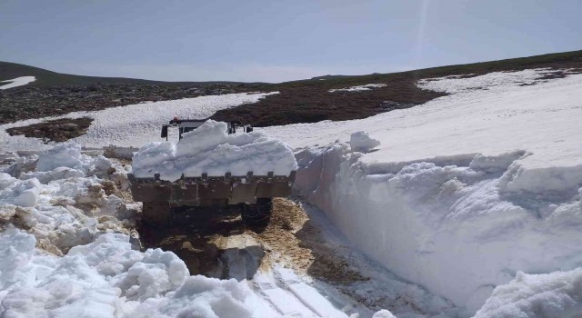 Antalyada yayla yollarında kar temizliği