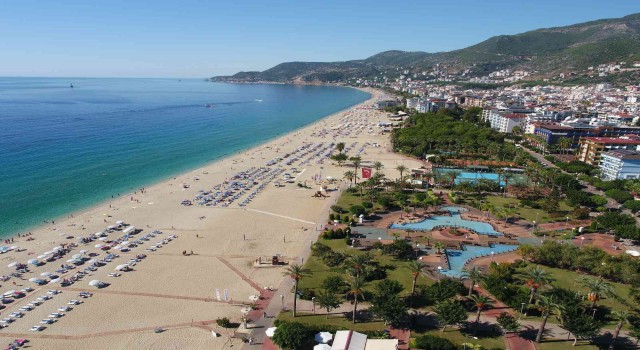 Antalyayı ziyaret eden turist sayısı 2021 yılına göre yüzde 162 arttı