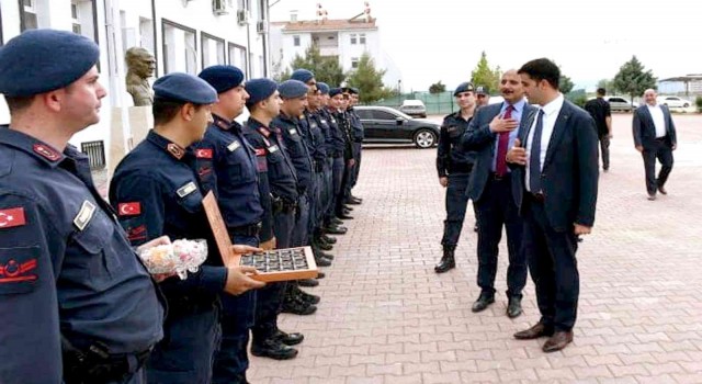 Araban protokolü emniyet ve jandarma personeli ile bayramlaştı