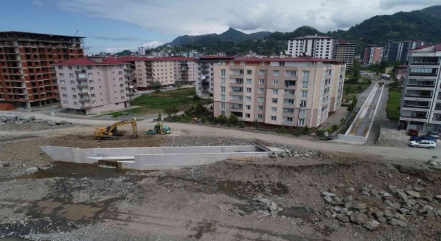 Arhavideki selin ardından taşkın onarım çalışmaları devam ediyor
