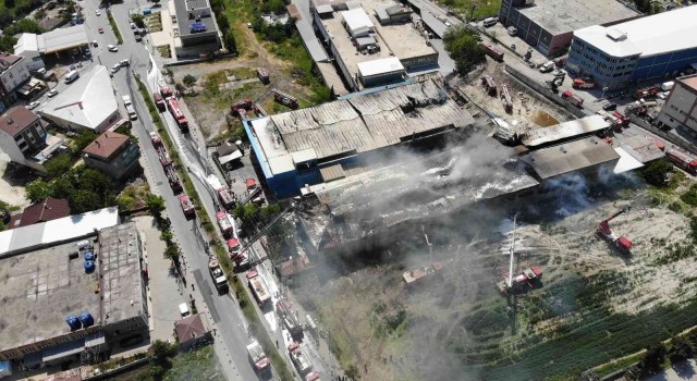 Arnavutköydeki fabrika yangını yaklaşık 8 saatlik çalışmanın ardından söndürüldü
