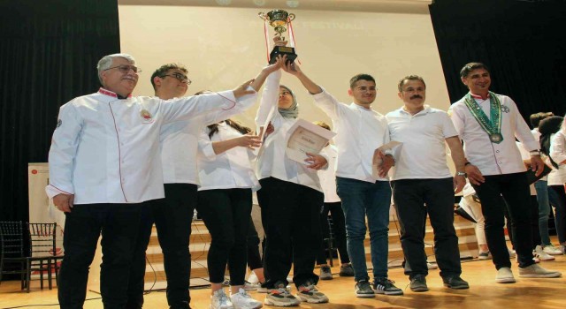 Aşçılık öğrencileri hem oynadı, hem yarıştı