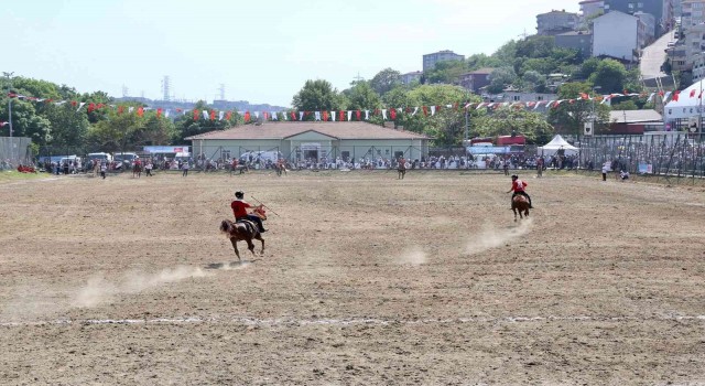 Ata sporu atlı cirit Kağıthanede yaşatılıyor