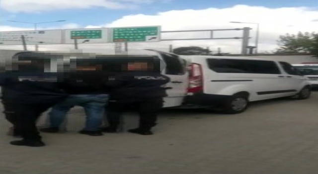 Ataşehirde tartıştığı sürücünün aynasını kıran maganda yakalandı