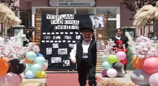Atık malzemelerden ‘Yeşilçam defilesi