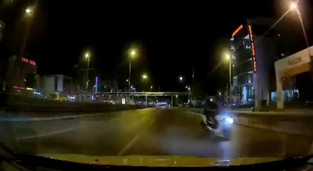 Avcılar E-5te ters istikamette seyreden motosikletli kamerada
