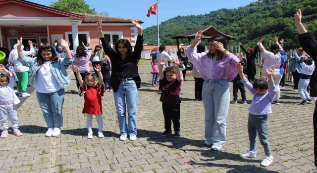 Avrasya Üniversitesi öğrencileri Şalpazarında oyun şenliği düzenlediler