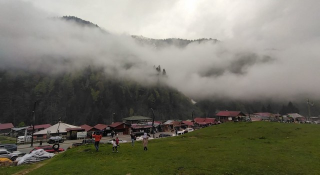 Ayderde sisli hava tatilcilerin keyfini bozamadı