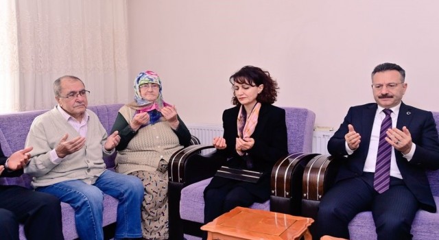 Aydın protokolü, Bayramı şehit aileleri ve gazilerle kutladı