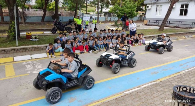 Aydında 40 öğrenci trafik dedektifi oldu