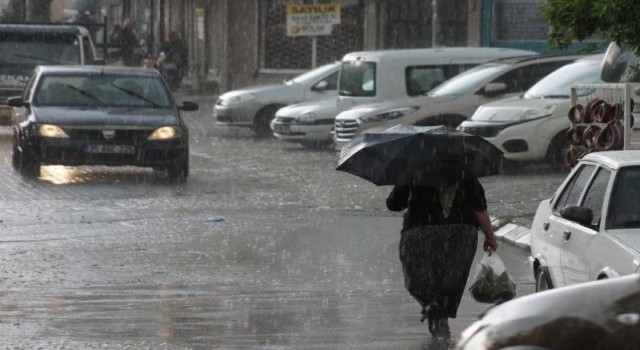 Aydında yağışlı hava aralıklarla devam edecek