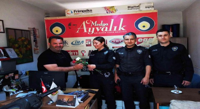 Ayvalık Polisinden engelli gazeteciye jest