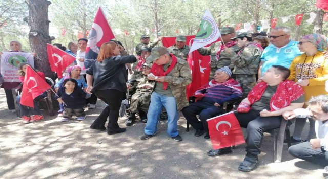 Ayvalıkta engellilerin askerlik heyecanı