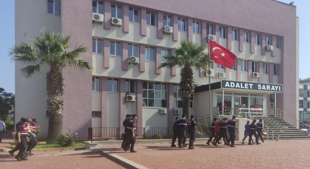 Ayvalıkta jandarmadan göçmen kaçakçılarına darbe