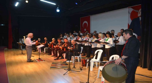 Ayvalıkta Türkülerle Türkiyem Bahar Konseri coşturdu