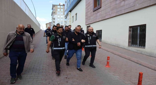 Baba ve oğullarından 100 milyon TLlik vurgun