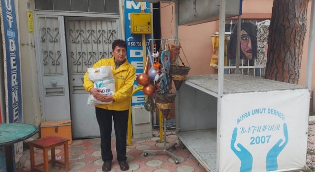 Bafra Umut Derneğinden gıda ve giysi desteği
