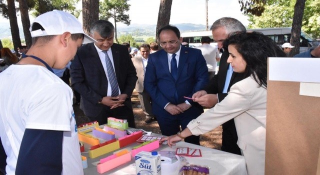 Bafrada okulda bilim fuarı