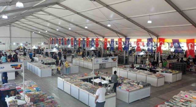 Bağcılar Kitap Fuarına çocuklardan yoğun ilgi