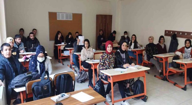 Bağlar Belediyesinden üniversite adaylarına hizmet