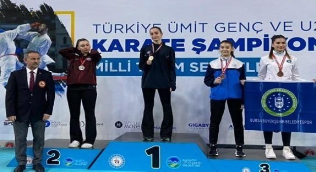 Bağlar Belediyesinin milli sporcusu Sena Kızılaslan yeniden Türkiye şampiyonu oldu
