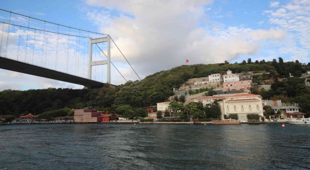 Bahar, Zeytinburnuna Boğazdan geliyor