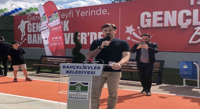 Bahçelievlerde tamamlanan iki park hizmete açıldı