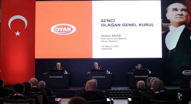 Bakan Akar, beraberindeki TSK komuta kademesi ile OYAK Genel Kuruluna katıldı
