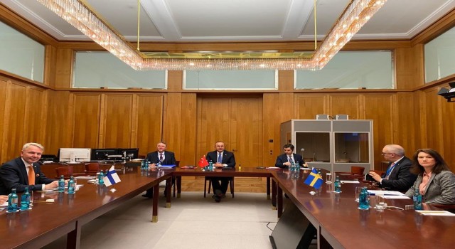 Bakan Çavuşoğlu, İsveçli ve Finlandiyalı mevkidaşlarıyla görüştü