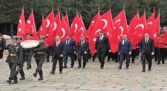 Bakan Kasapoğlundan Anıtkabire 19 Mayıs ziyareti