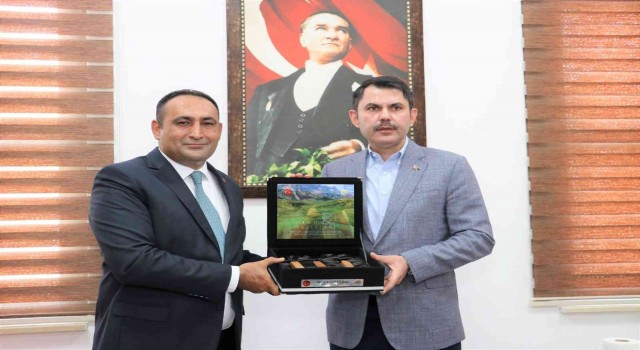 Bakan Kurum, Toroslar Belediye Başkanı Yılmaz ile buluştu