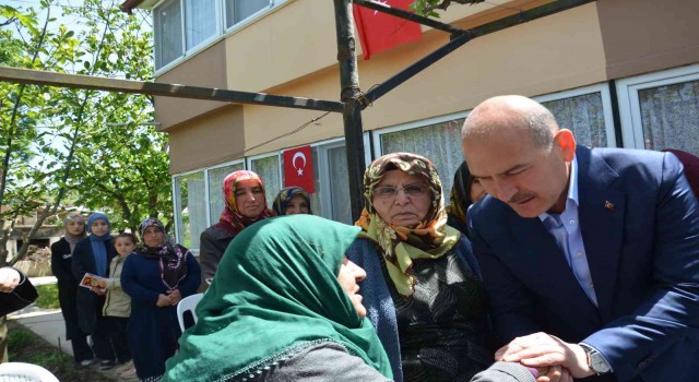 Bakan Soyludan Yalovalı şehidin ailesine ziyaret