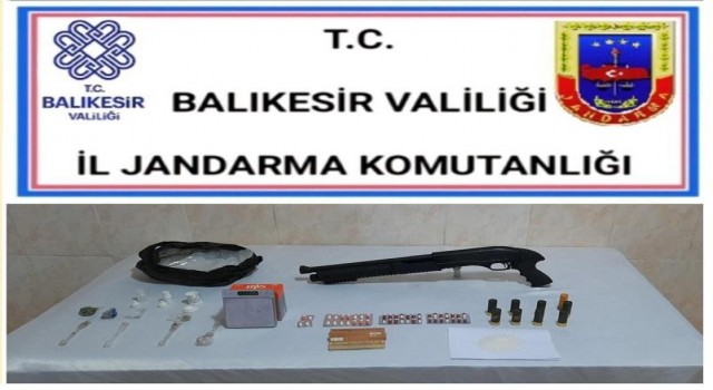 Balıkesirde jandarmadan uyuşturucu ve tütün operasyonu
