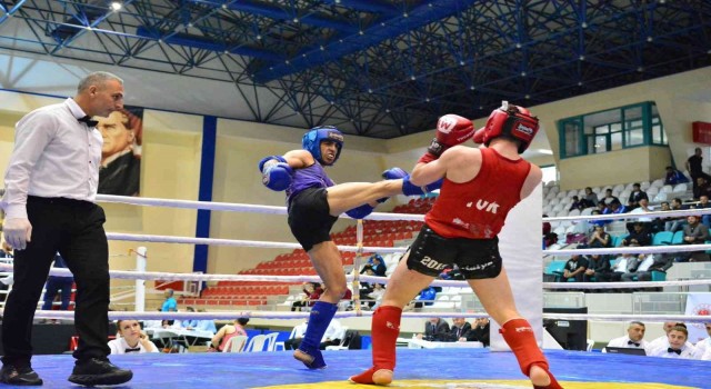 Balıkesirde Üniversiteler arası muay thai şampiyonası başladı