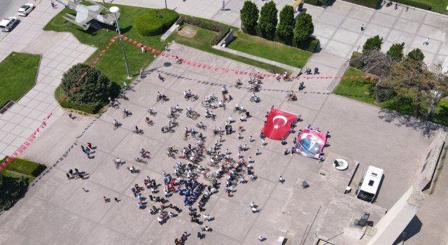 Balıkesirli gençler sosyal medyadan, sosyal meydana indi