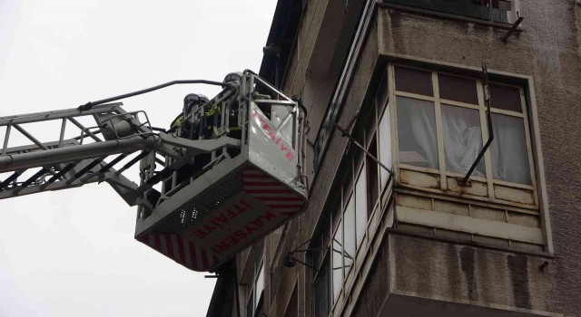 Balkondaki mangal keyfi ekipleri harekete geçirdi