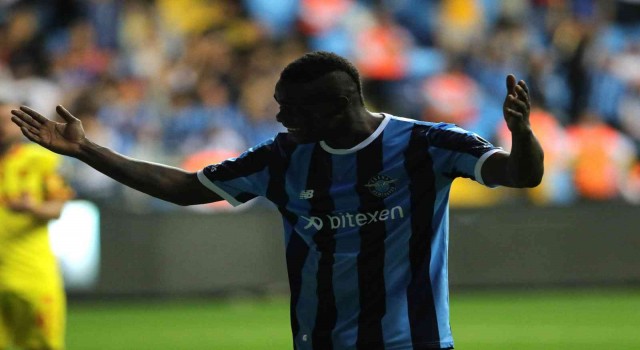 Balotellinin 5 gollük performansı dünya gündeminde